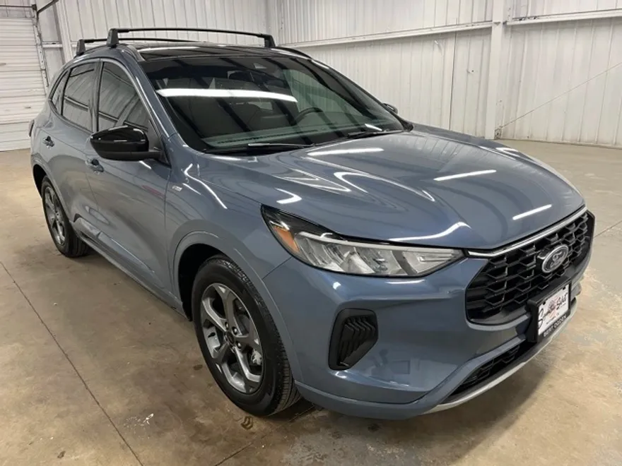 2024 Ford Escape Hybrid ST-Line photo 1