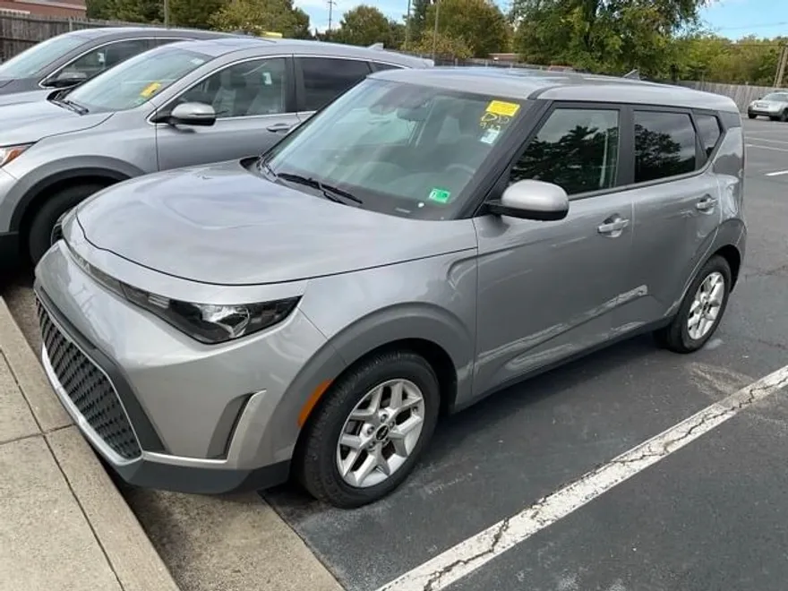 2023 Kia Soul LX photo 1