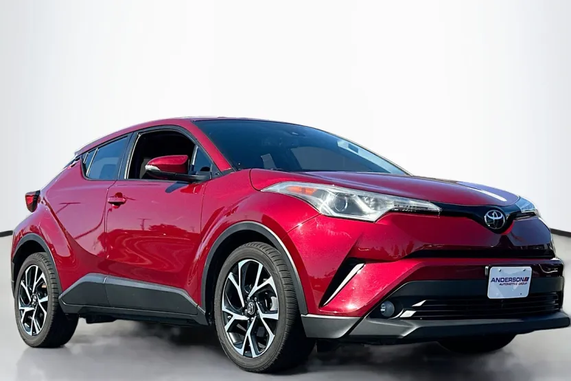 2018 Toyota C-HR XLE photo 1