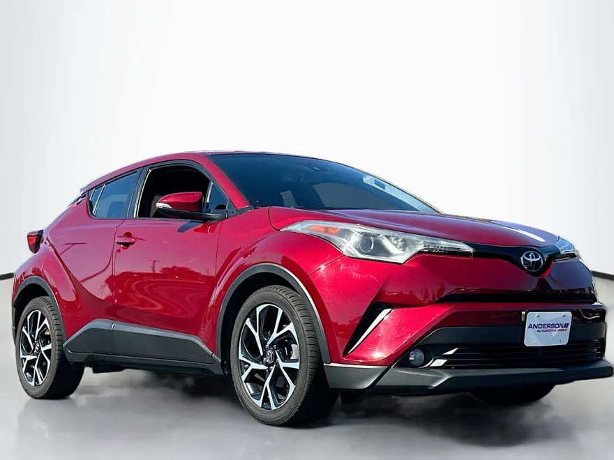 2018 Toyota C-HR XLE photo 1