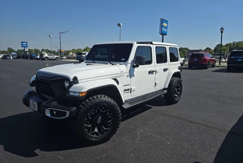 2022 Jeep Wrangler Unlimited Sahara photo 1