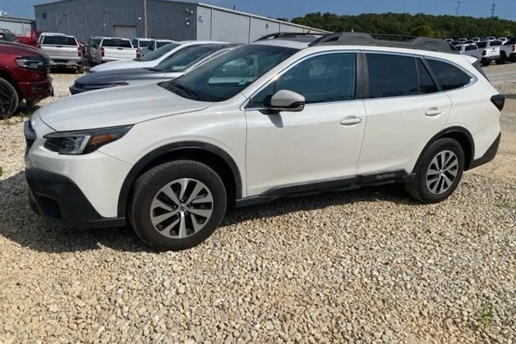 2020 Subaru Outback Premium photo 1