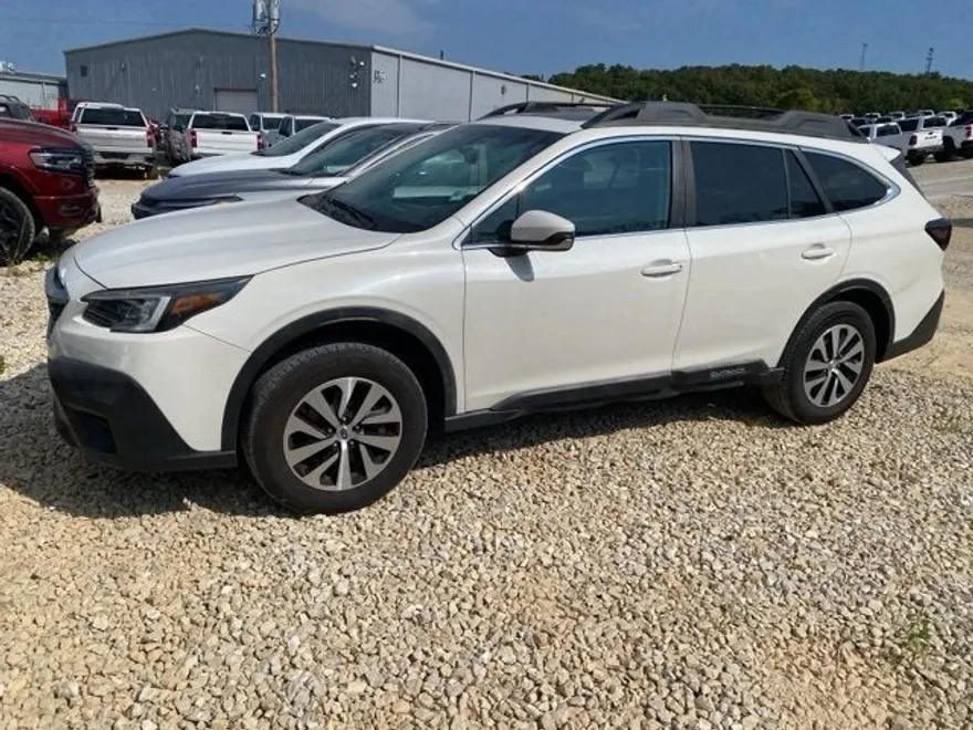 2020 Subaru Outback Premium photo 1