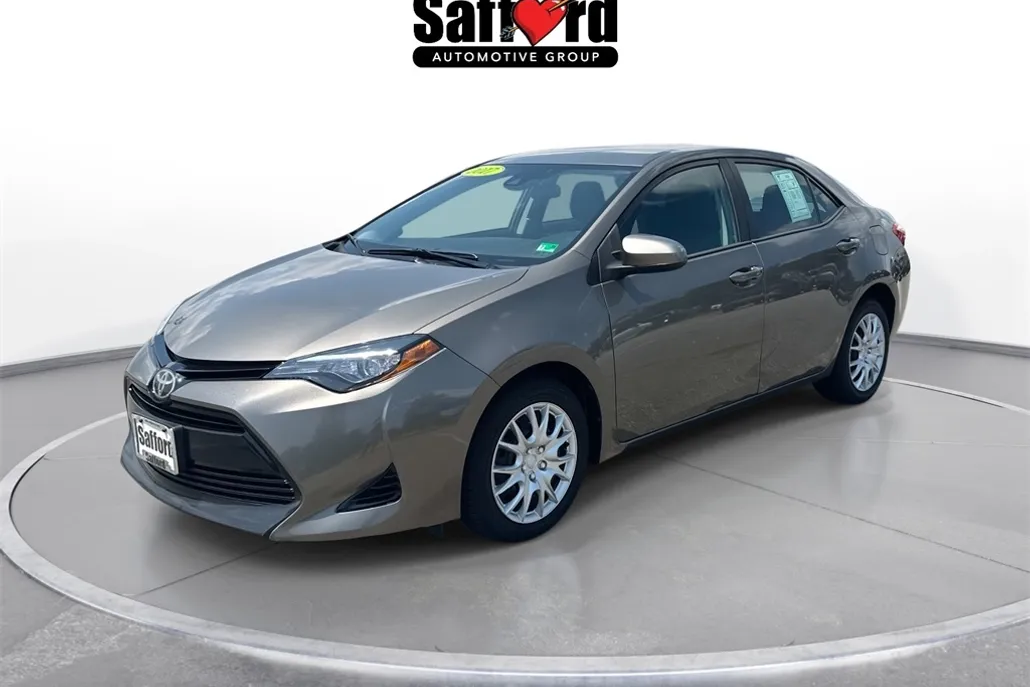 2017 Toyota Corolla LE photo 1