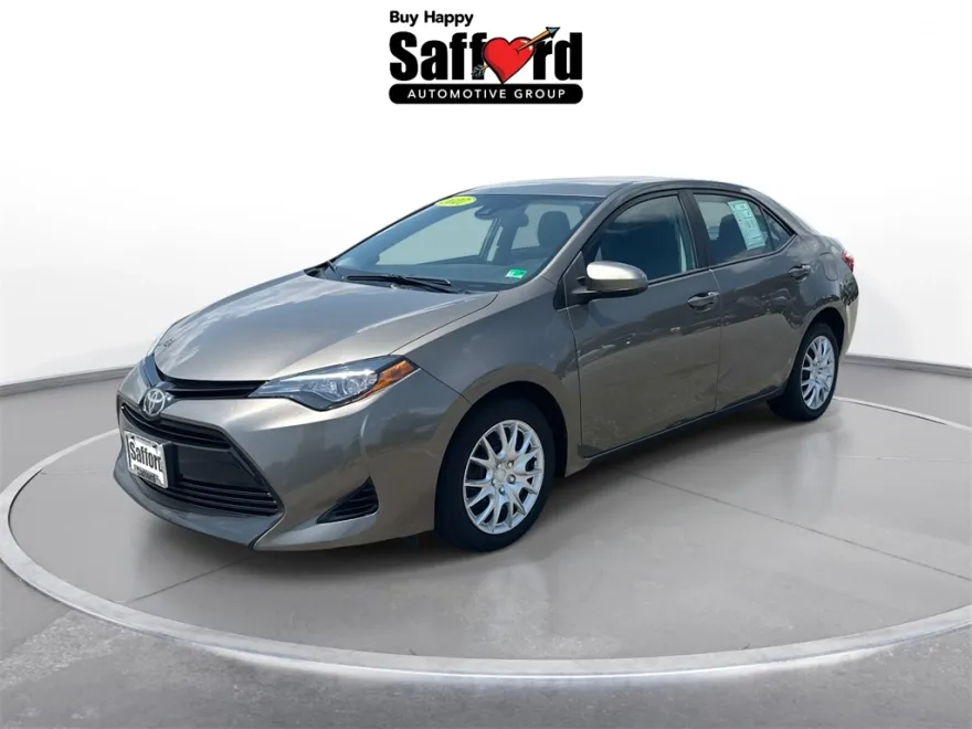 2017 Toyota Corolla LE photo 1