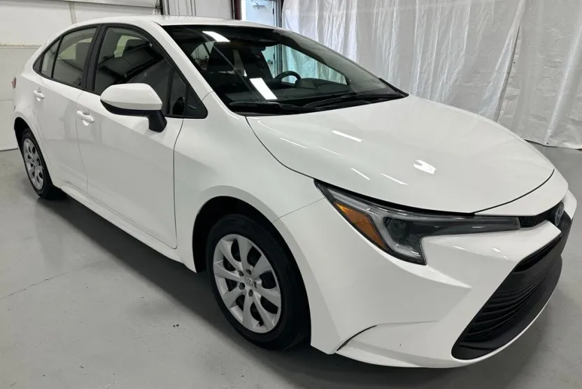 2025 Toyota Corolla Hybrid LE photo 1