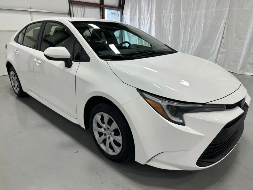 2025 Toyota Corolla Hybrid LE photo 1