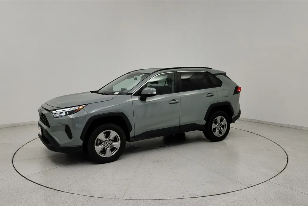 2023 Toyota RAV4 XLE photo 1