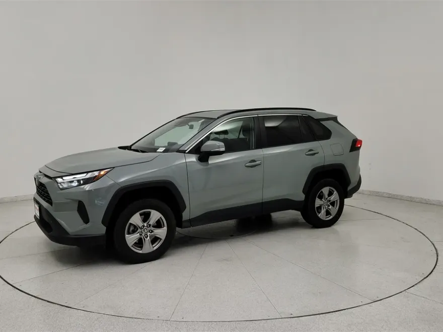 2023 Toyota RAV4 XLE photo 1