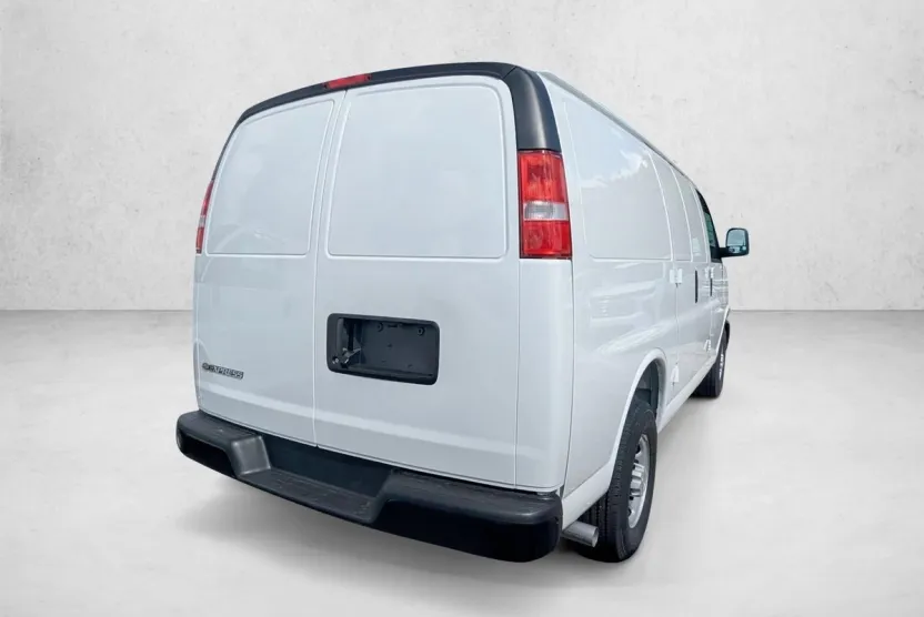 2025 Chevrolet Express Cargo 2500 Base photo 1