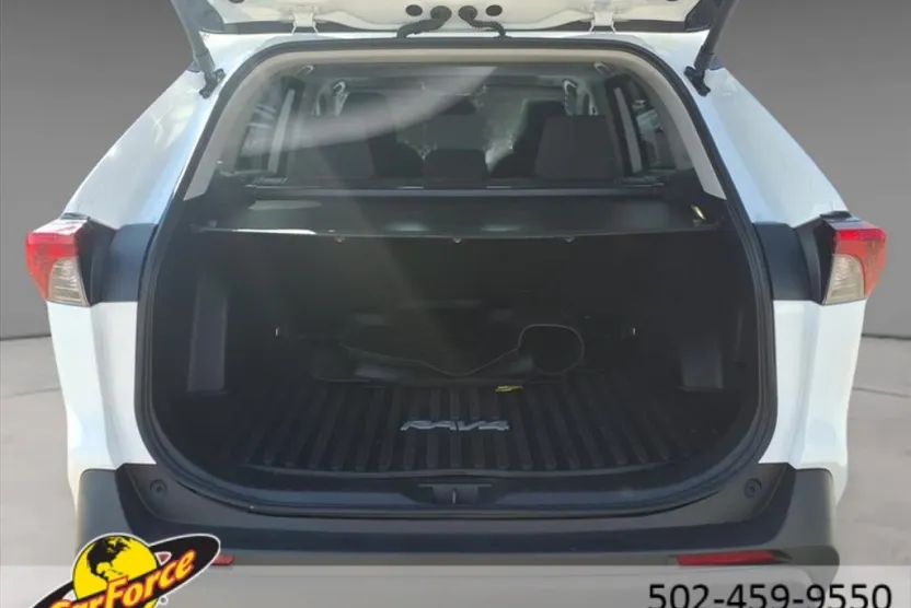 2024 Toyota RAV4 Hybrid XLE photo 1