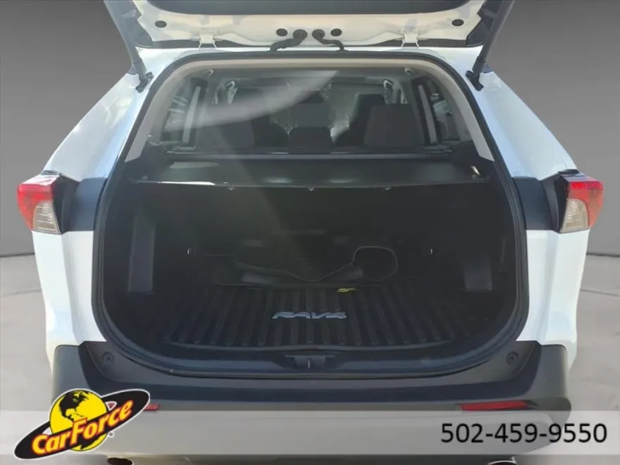 2024 Toyota RAV4 Hybrid XLE photo 1