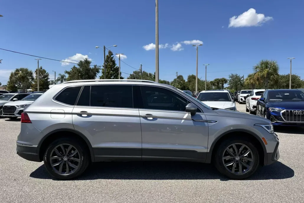 2022 Volkswagen Tiguan SE photo 1