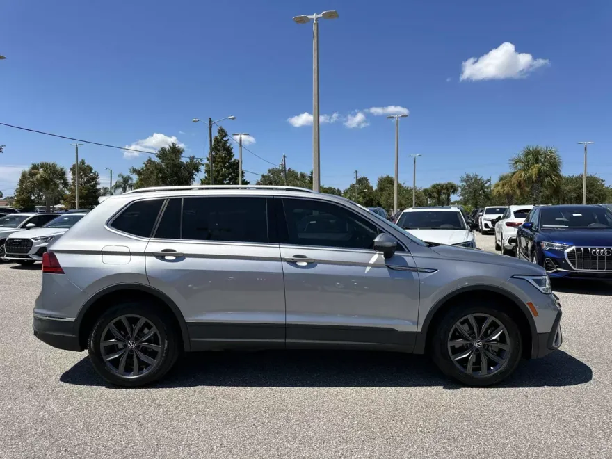 2022 Volkswagen Tiguan SE photo 1