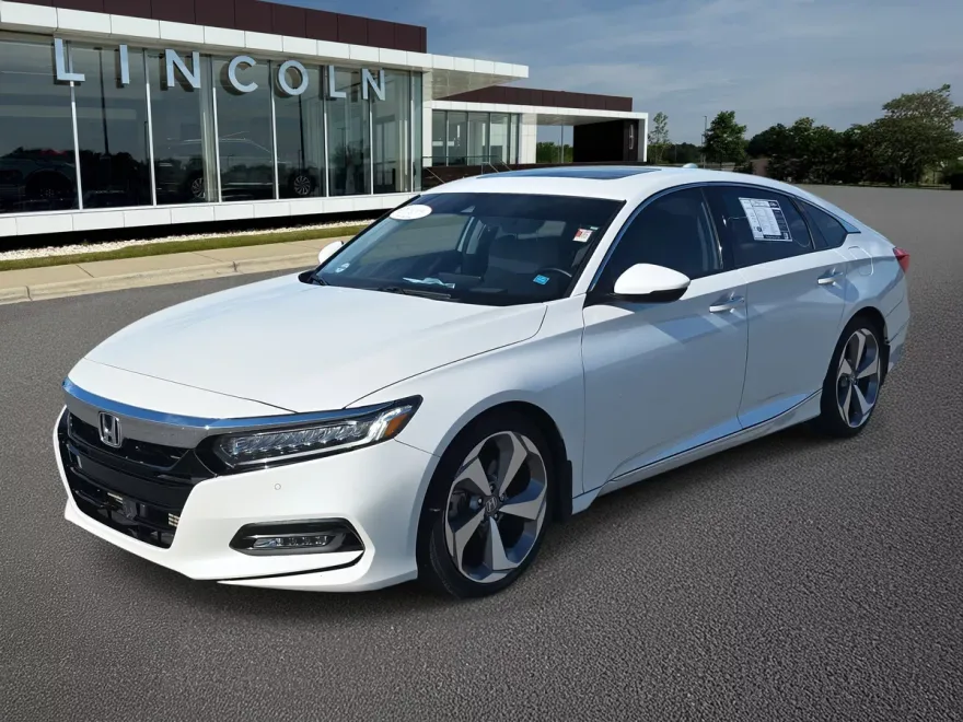 2018 Honda Accord Touring 1.5T photo 1