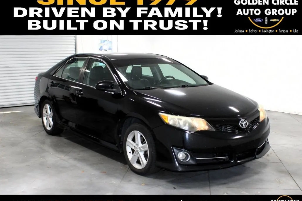 2014 Toyota Camry SE photo 1