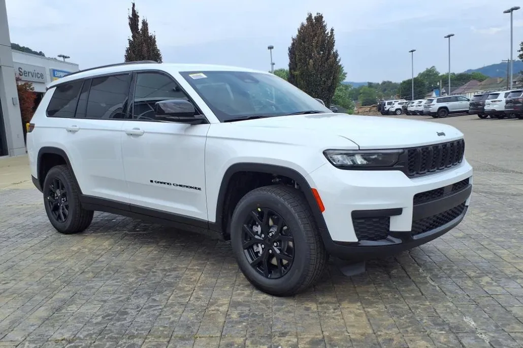 2025 Jeep Grand Cherokee Altitude photo 1