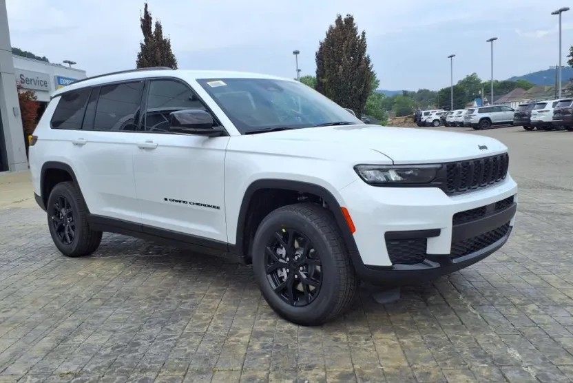 2025 Jeep Grand Cherokee Altitude photo 1