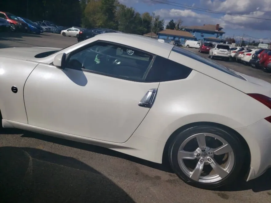 2010 Nissan 370Z Base photo 1