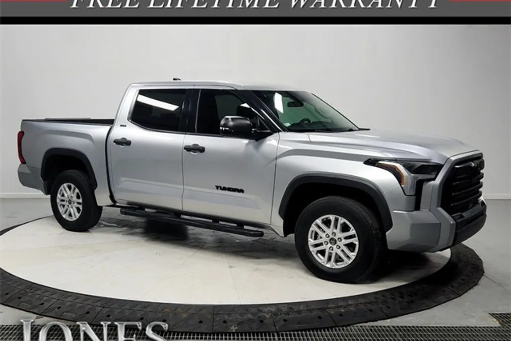 2023 Toyota Tundra SR5 photo 1