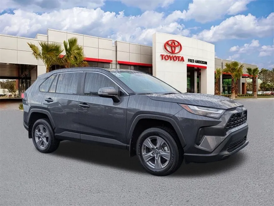 2024 Toyota RAV4 XLE photo 1