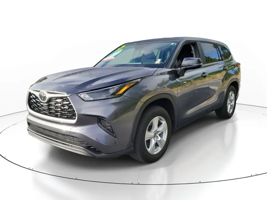 2023 Toyota Highlander L photo 1