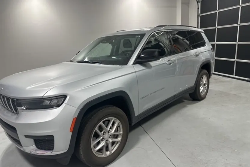2023 Jeep Grand Cherokee Laredo photo 1