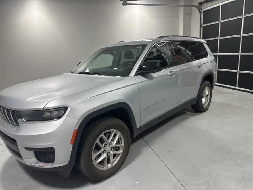 2023 Jeep Grand Cherokee Laredo photo 1