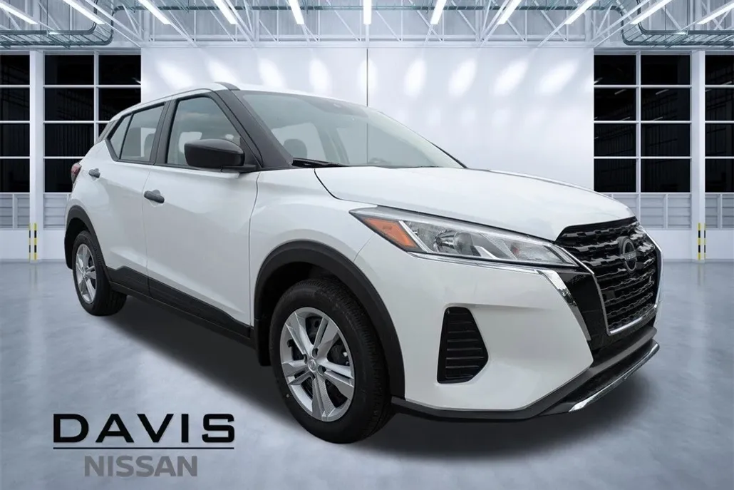 2025 Nissan Kicks Play S photo 1