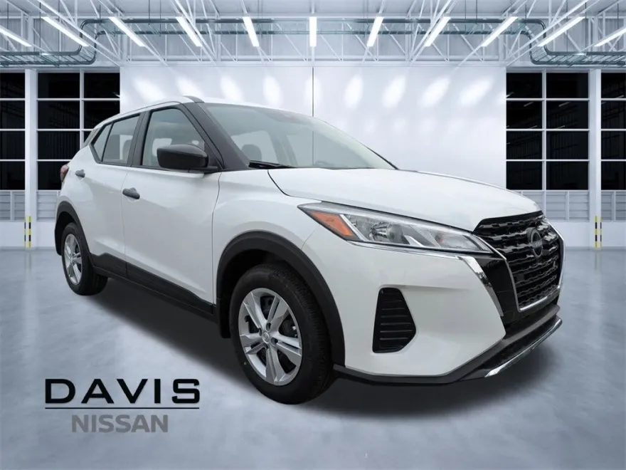 2025 Nissan Kicks Play S photo 1