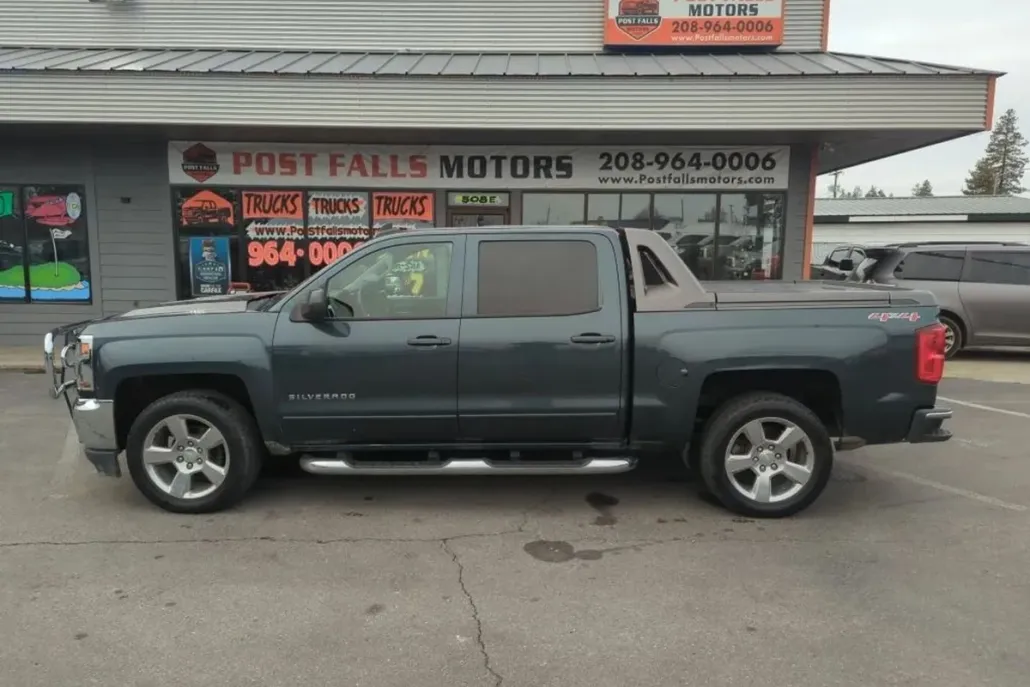 2017 Chevrolet Silverado 1500 LT photo 1