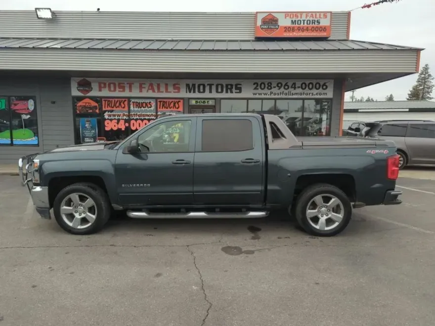 2017 Chevrolet Silverado 1500 LT photo 1