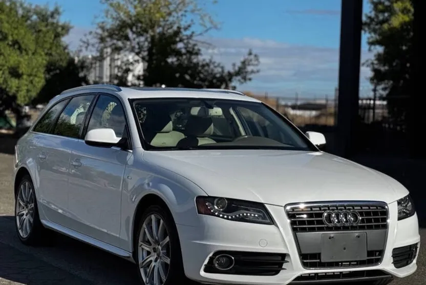 2012 Audi A4 2.0T Quattro Avant Premium Plus photo 1