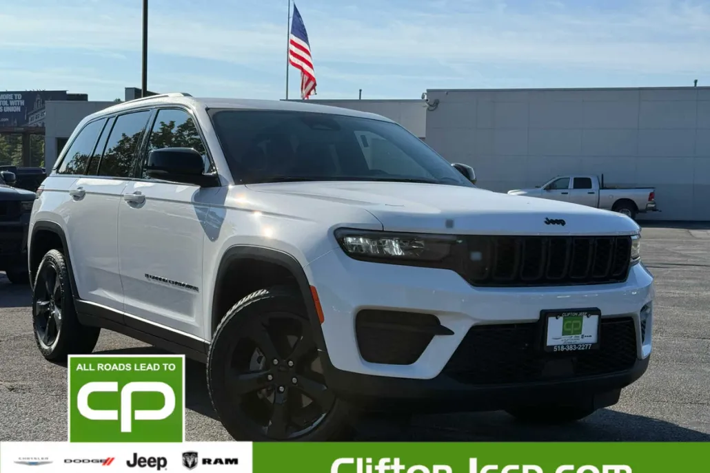 2023 Jeep Grand Cherokee Altitude photo 1