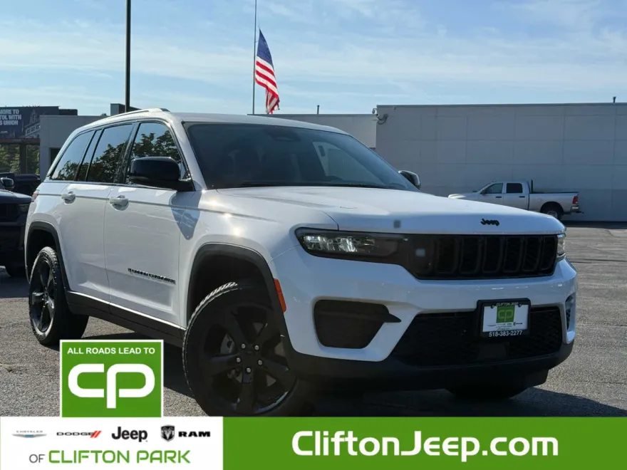 2023 Jeep Grand Cherokee Altitude photo 1