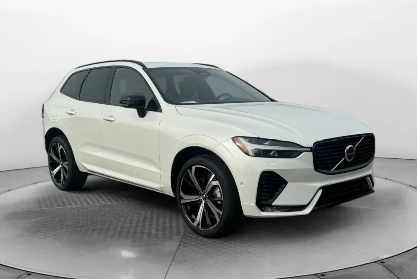 2025 Volvo XC60 B5 photo 1