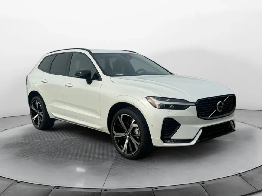 2025 Volvo XC60 B5 photo 1