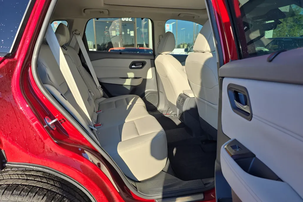 2023 Nissan Rogue SL photo 1