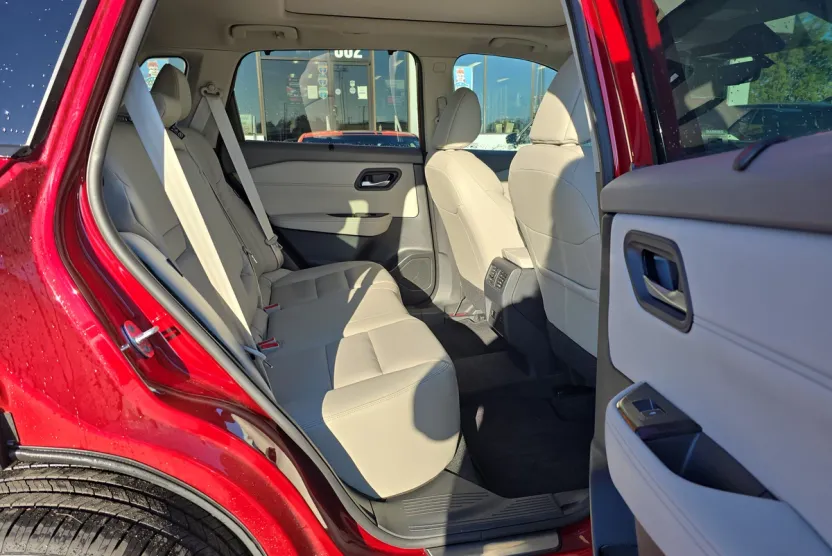 2023 Nissan Rogue SL photo 1