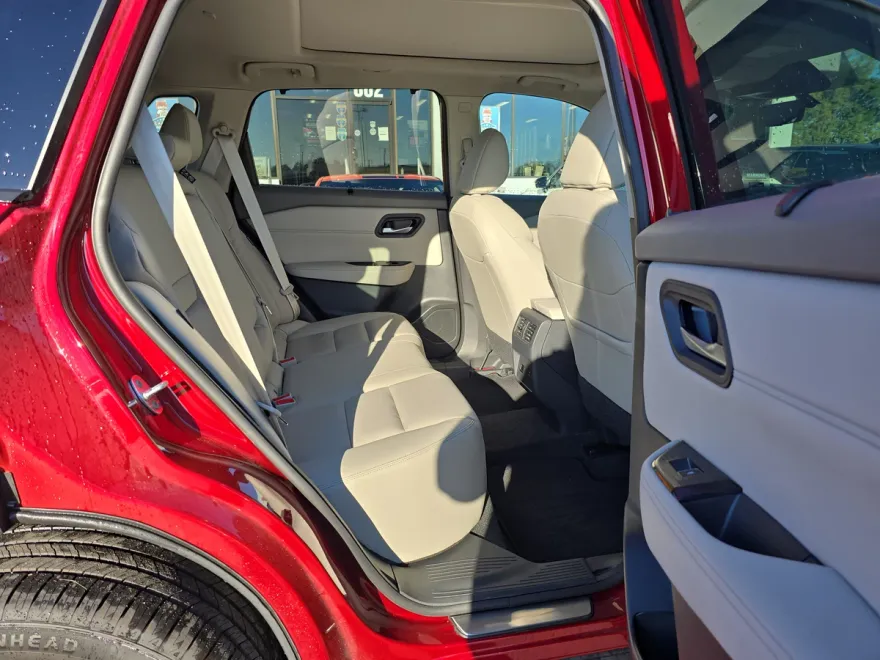 2023 Nissan Rogue SL photo 1