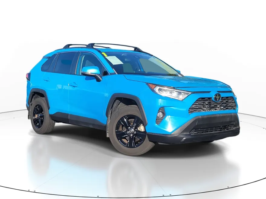 2021 Toyota RAV4 XLE photo 1