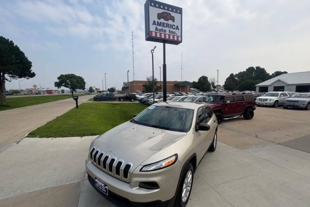 2015 Jeep Cherokee Sport photo 1