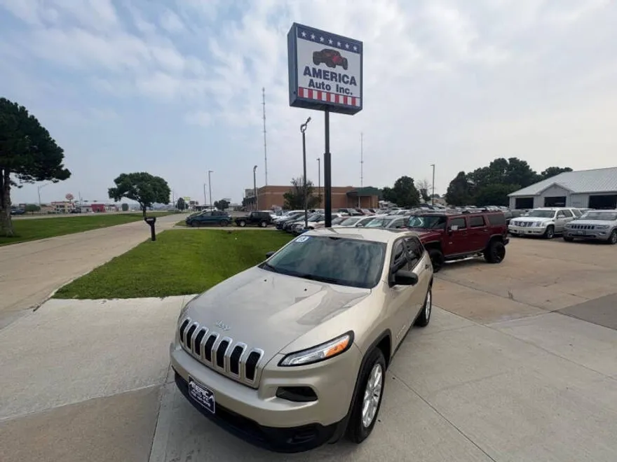2015 Jeep Cherokee Sport photo 1