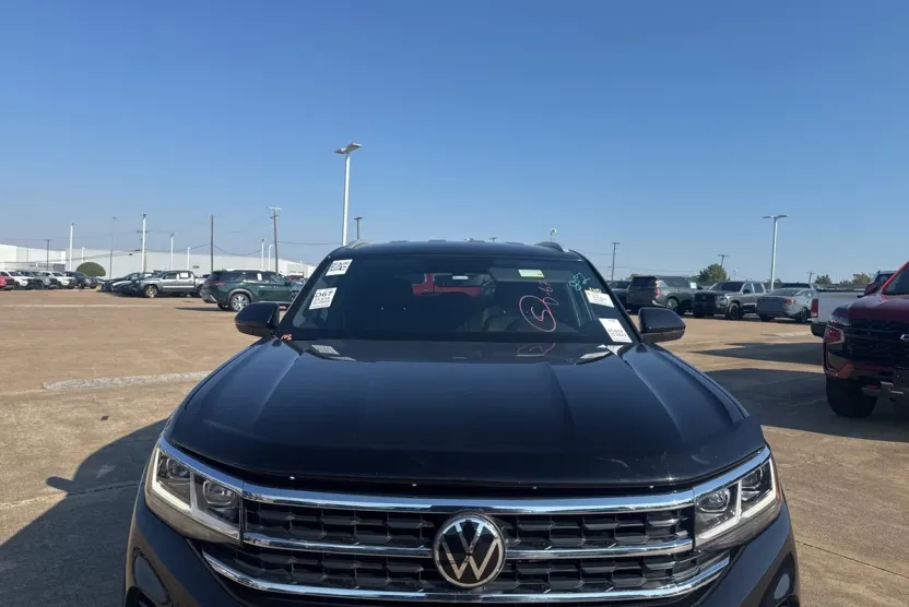 2022 Volkswagen Atlas Cross Sport V6 SE Technology photo 1