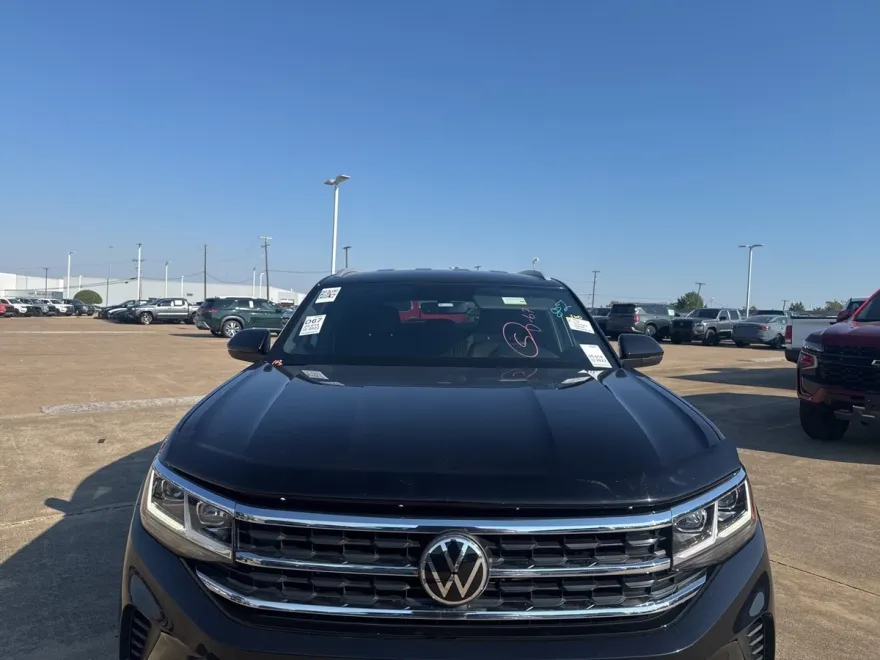 2022 Volkswagen Atlas Cross Sport V6 SE Technology photo 1