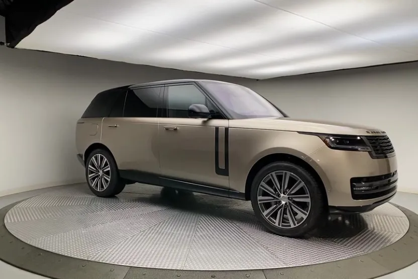 2023 Land Rover Range Rover SE photo 1