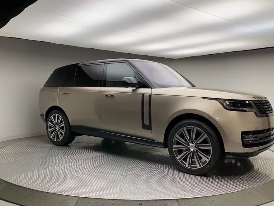 2023 Land Rover Range Rover SE photo 1