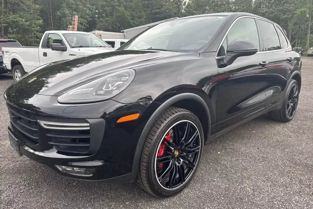 2015 Porsche Cayenne Turbo photo 1
