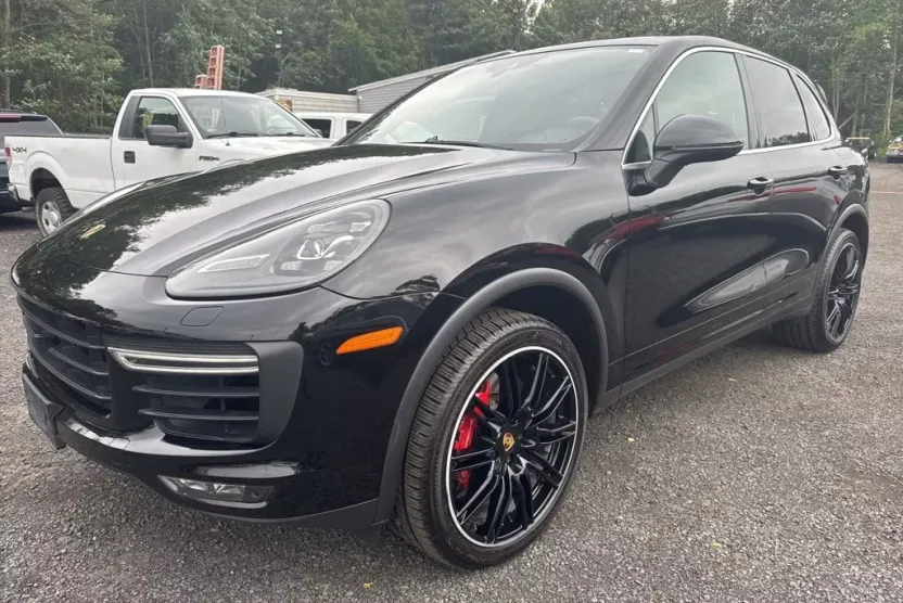 2015 Porsche Cayenne Turbo photo 1
