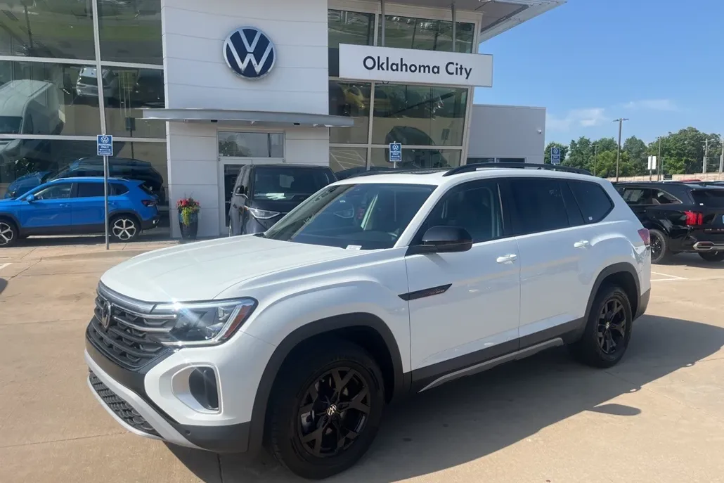 2024 Volkswagen Atlas Peak Edition SE Technology photo 1